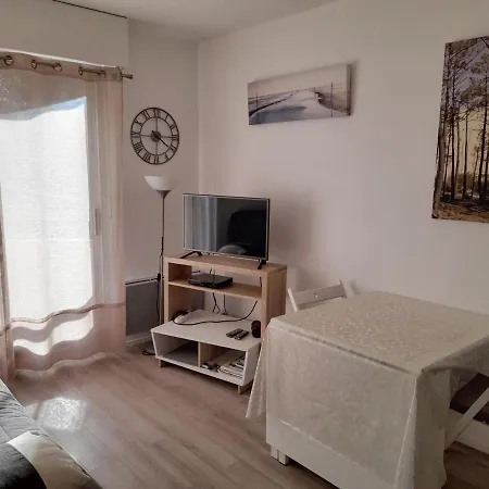 T2 Centre Avec Parking, Proche Et Commerces - Fr-1-319-21 شقة